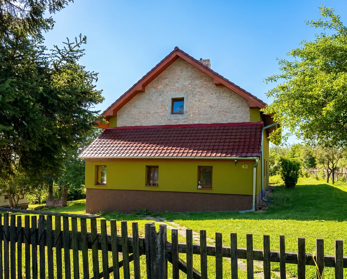 Prodej rodinného domu 240 m², pozemek 2680 m²